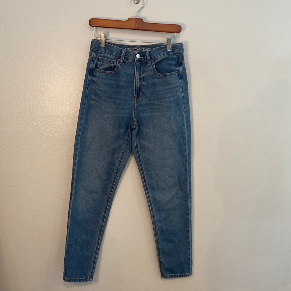 American Eagle Outfitters | high rise medium wash mom jean size 2